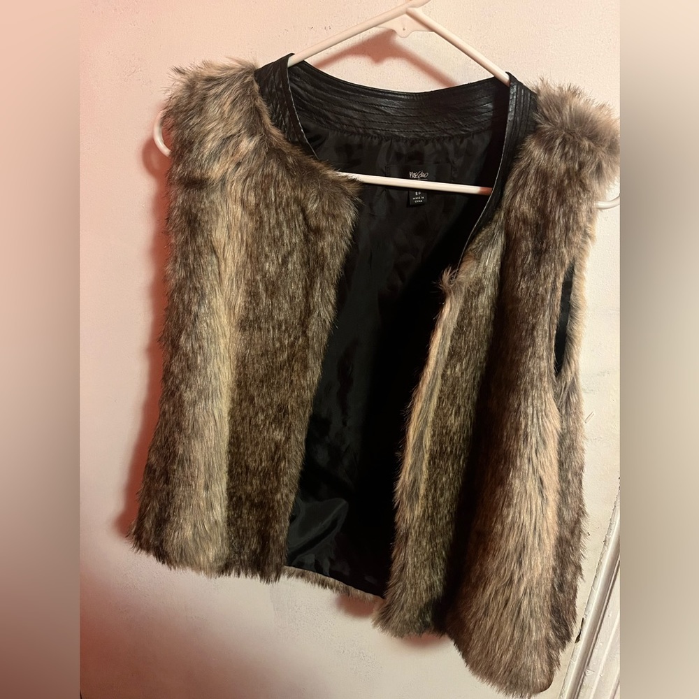 Mossimo Faux Fur Vest Small